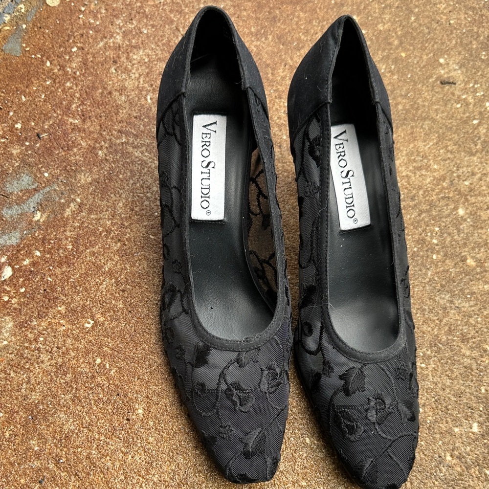 Vintage Leather Bonded VERO STUDIO Kitten Heels. NWOT. SIZE 10M
